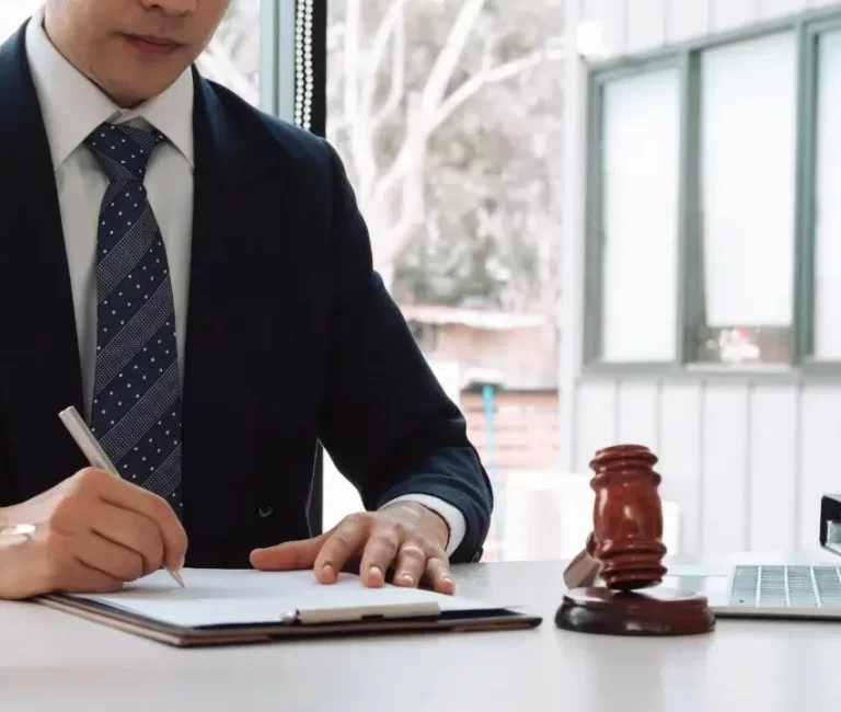 محامون ومستشارون قانونيين متخصصين فى استشارات الشركات